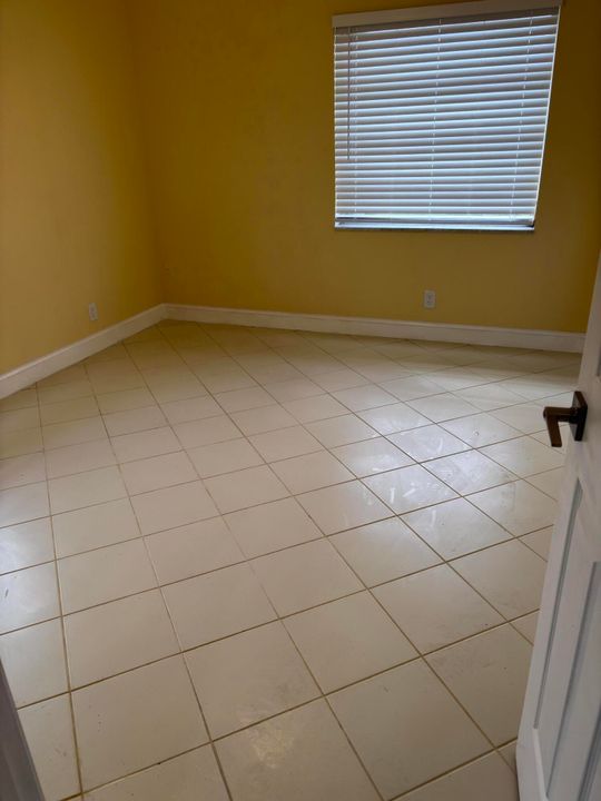 待售: $259,900 (2 贝兹, 2 浴室, 1332 平方英尺)