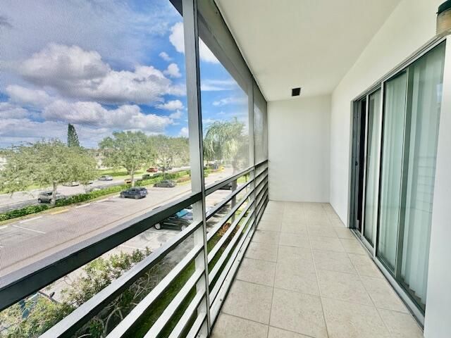 合同活跃: $1,500 (1 贝兹, 1 浴室, 720 平方英尺)