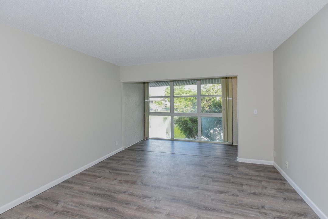 For Rent: $1,900 (2 beds, 2 baths, 964 Square Feet)