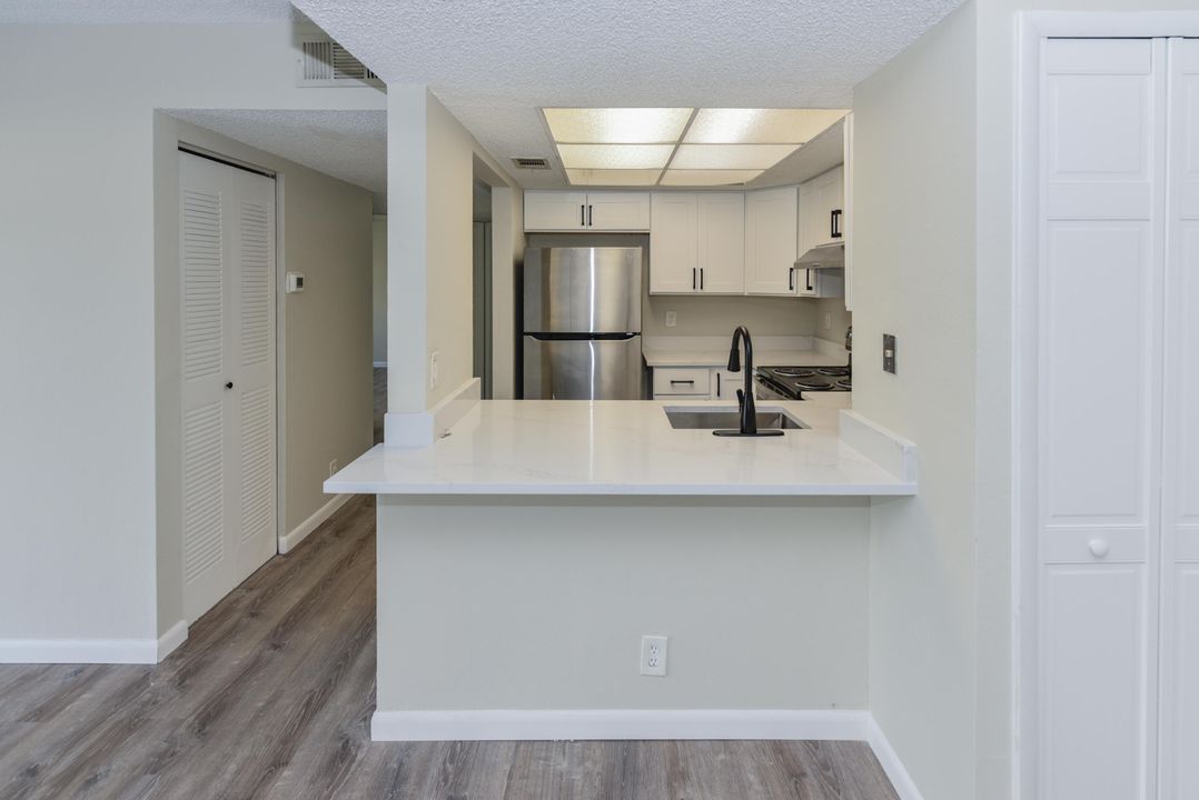 For Rent: $1,900 (2 beds, 2 baths, 964 Square Feet)