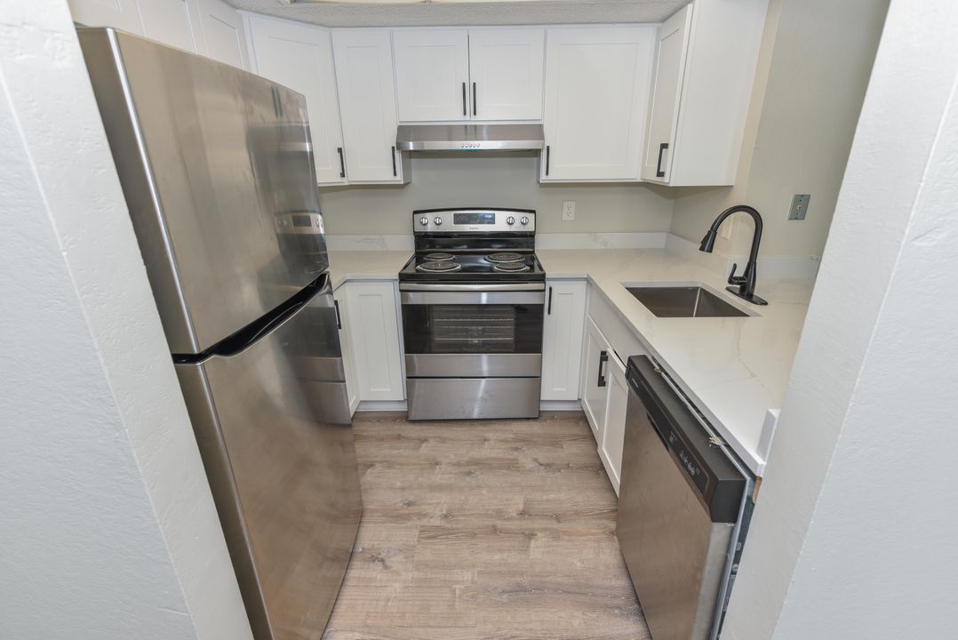 For Rent: $1,900 (2 beds, 2 baths, 964 Square Feet)