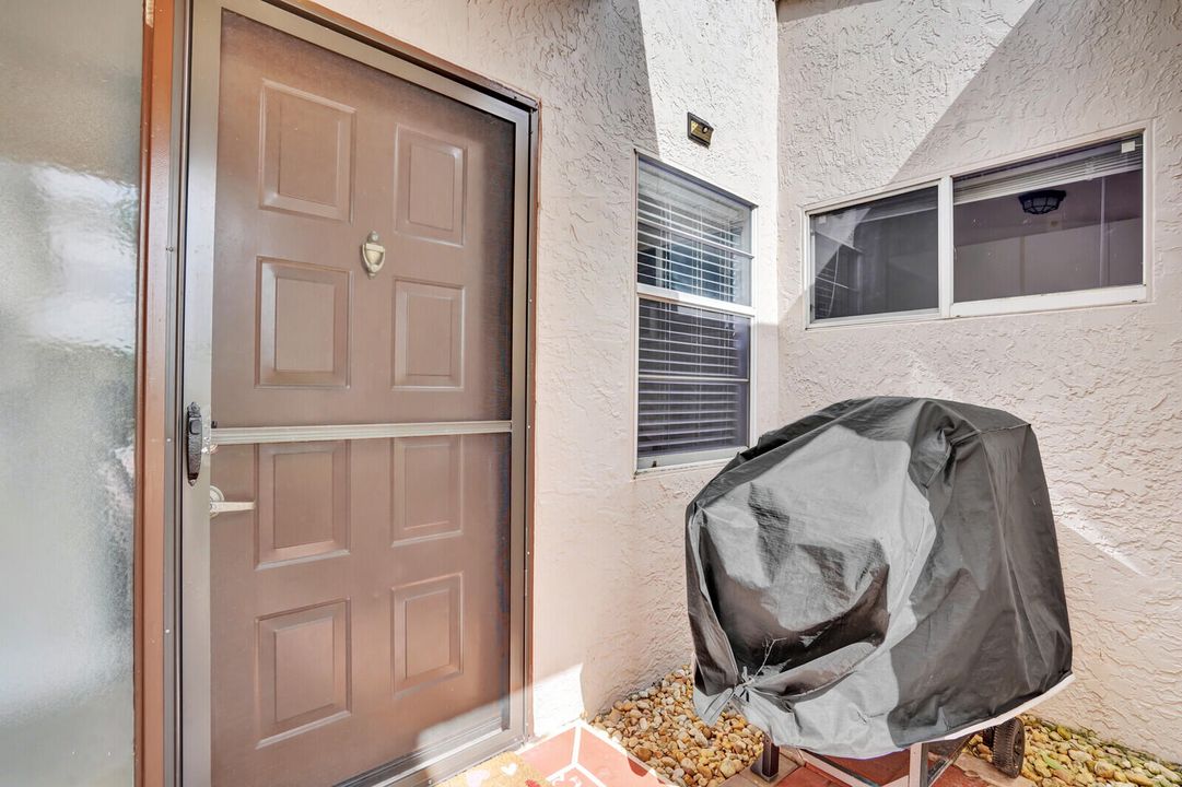 Active With Contract: $4,500 (2 beds, 2 baths, 1311 Square Feet)