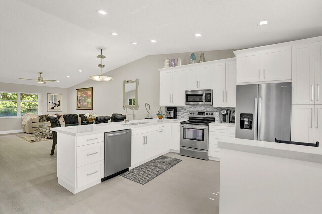 Active With Contract: $4,500 (2 beds, 2 baths, 1311 Square Feet)