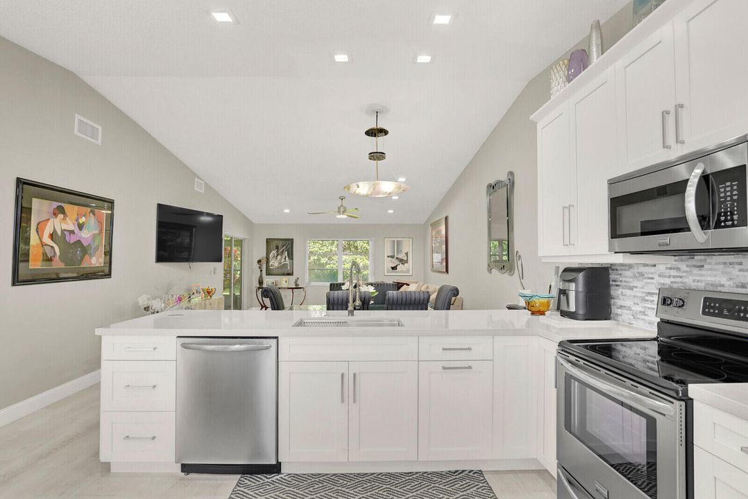 Active With Contract: $4,500 (2 beds, 2 baths, 1311 Square Feet)