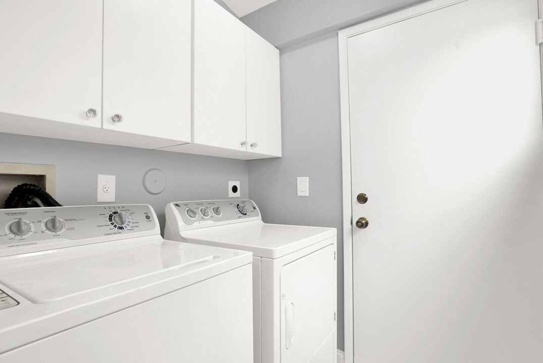 Active With Contract: $4,500 (2 beds, 2 baths, 1311 Square Feet)