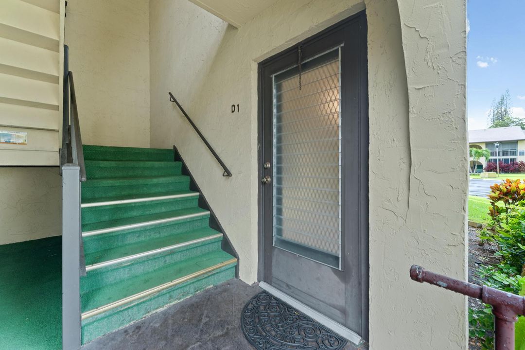 合同活跃: $155,000 (2 贝兹, 1 浴室, 935 平方英尺)