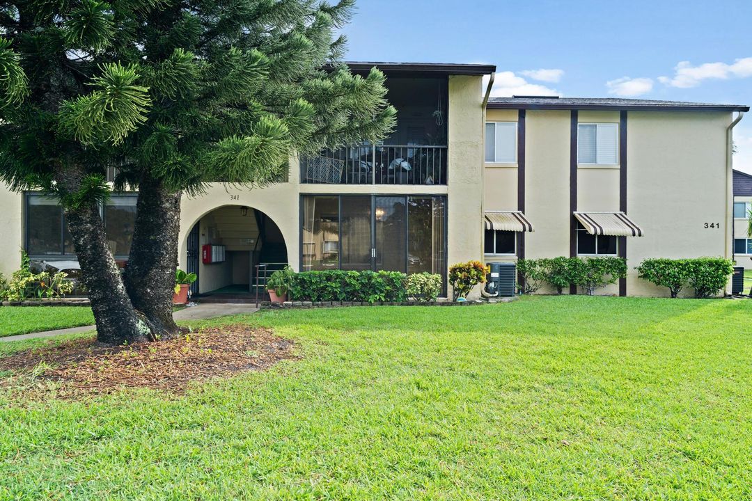 合同活跃: $155,000 (2 贝兹, 1 浴室, 935 平方英尺)