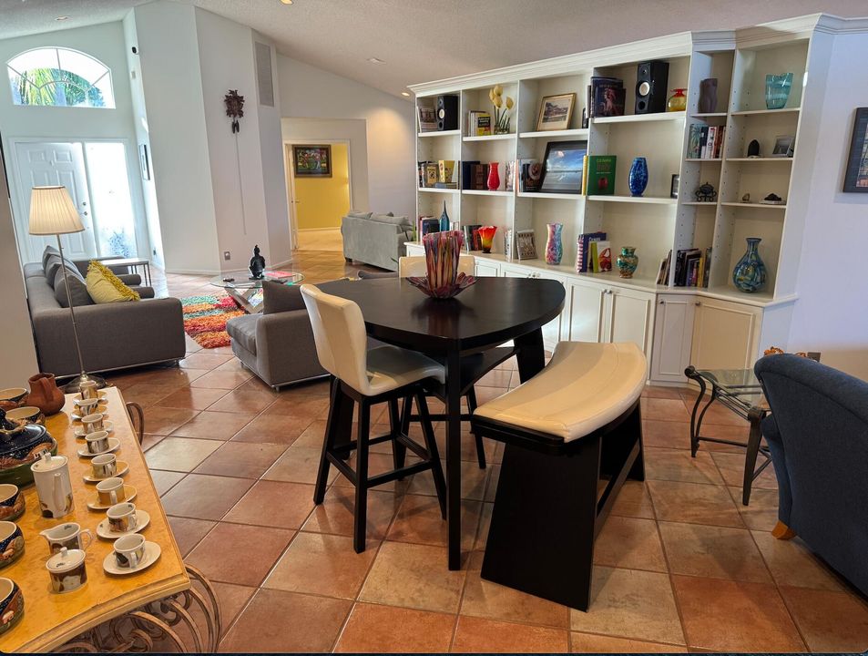 En Venta: $579,900 (3 camas, 3 baños, 2411 Pies cuadrados)