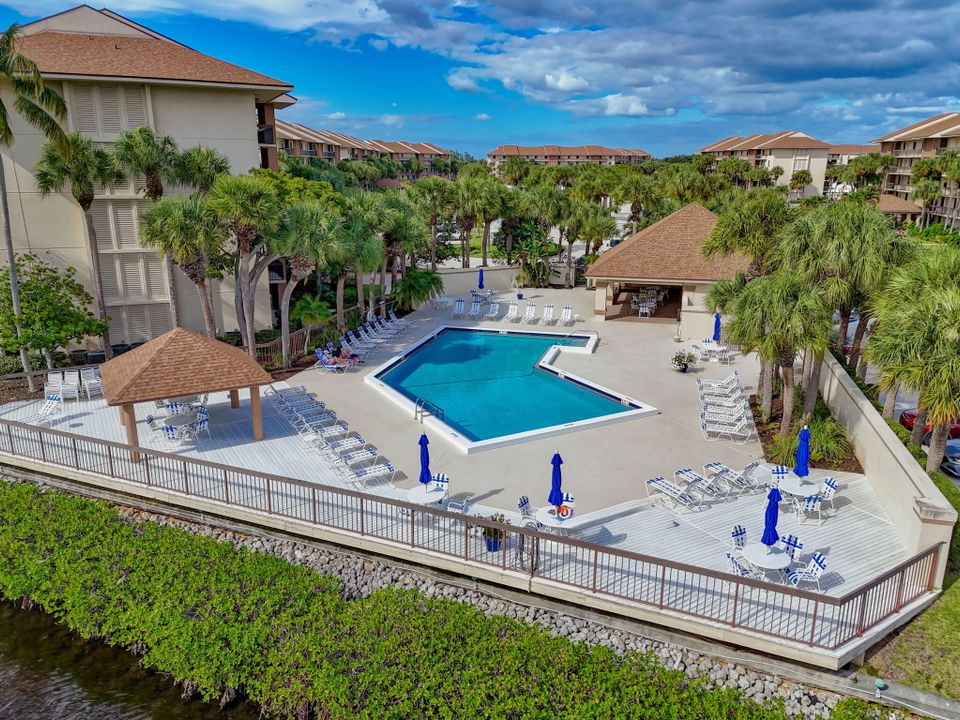 待售: $560,000 (2 贝兹, 2 浴室, 1385 平方英尺)