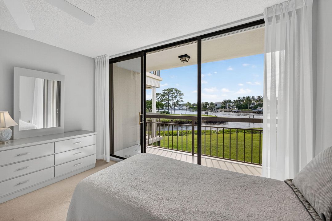 待售: $560,000 (2 贝兹, 2 浴室, 1385 平方英尺)