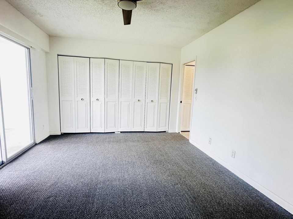 Active With Contract: $1,300 (1 beds, 1 baths, 720 Square Feet)