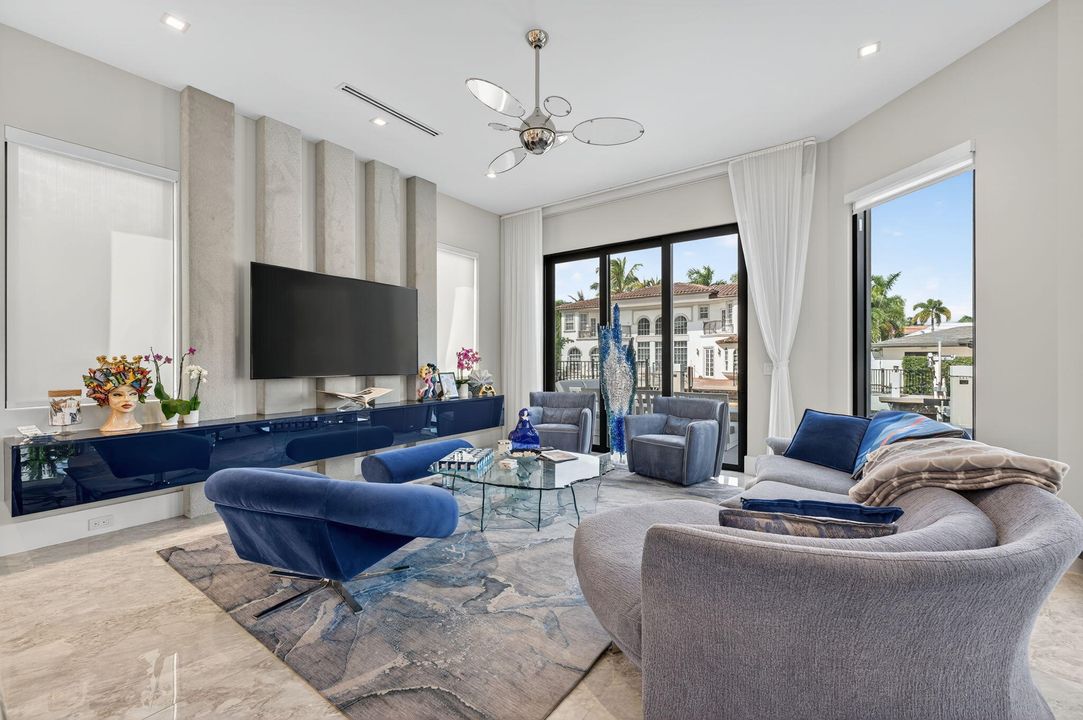 En Venta: $5,395,000 (5 camas, 5 baños, 5012 Pies cuadrados)