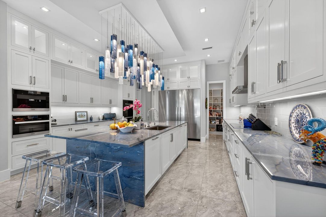 En Venta: $5,395,000 (5 camas, 5 baños, 5012 Pies cuadrados)