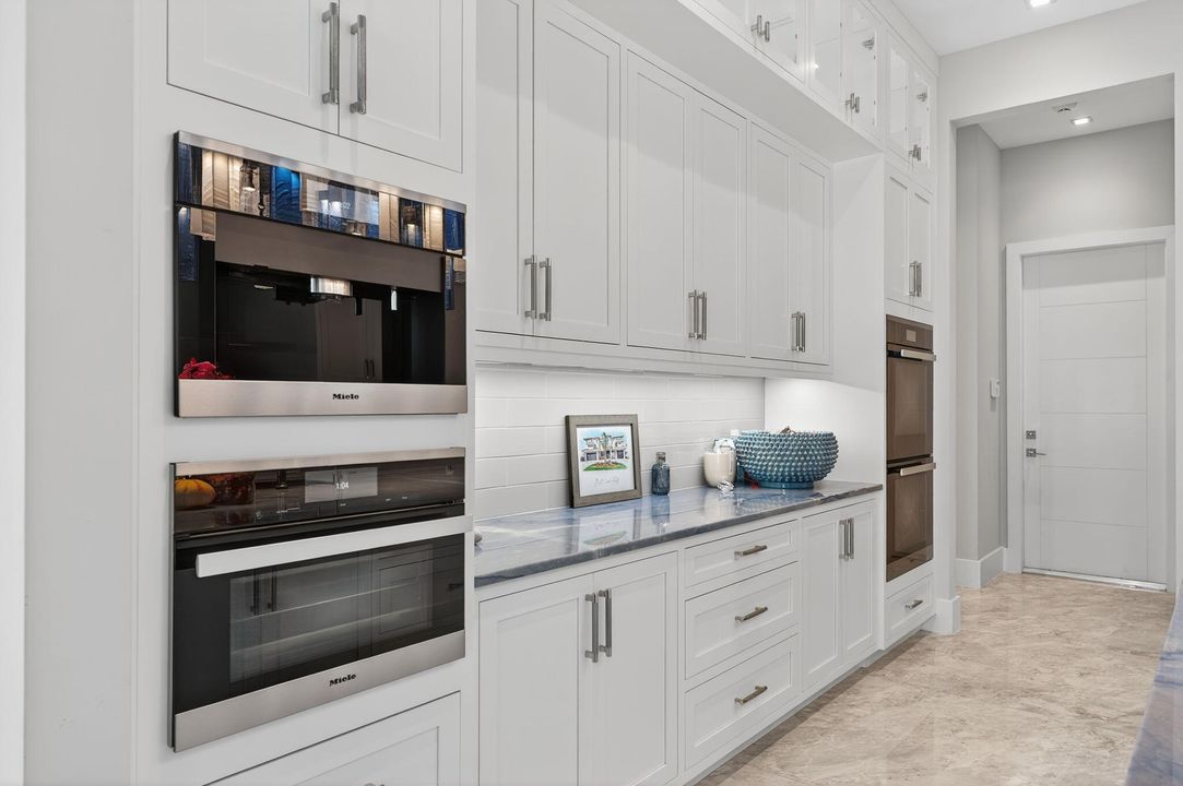 En Venta: $5,395,000 (5 camas, 5 baños, 5012 Pies cuadrados)