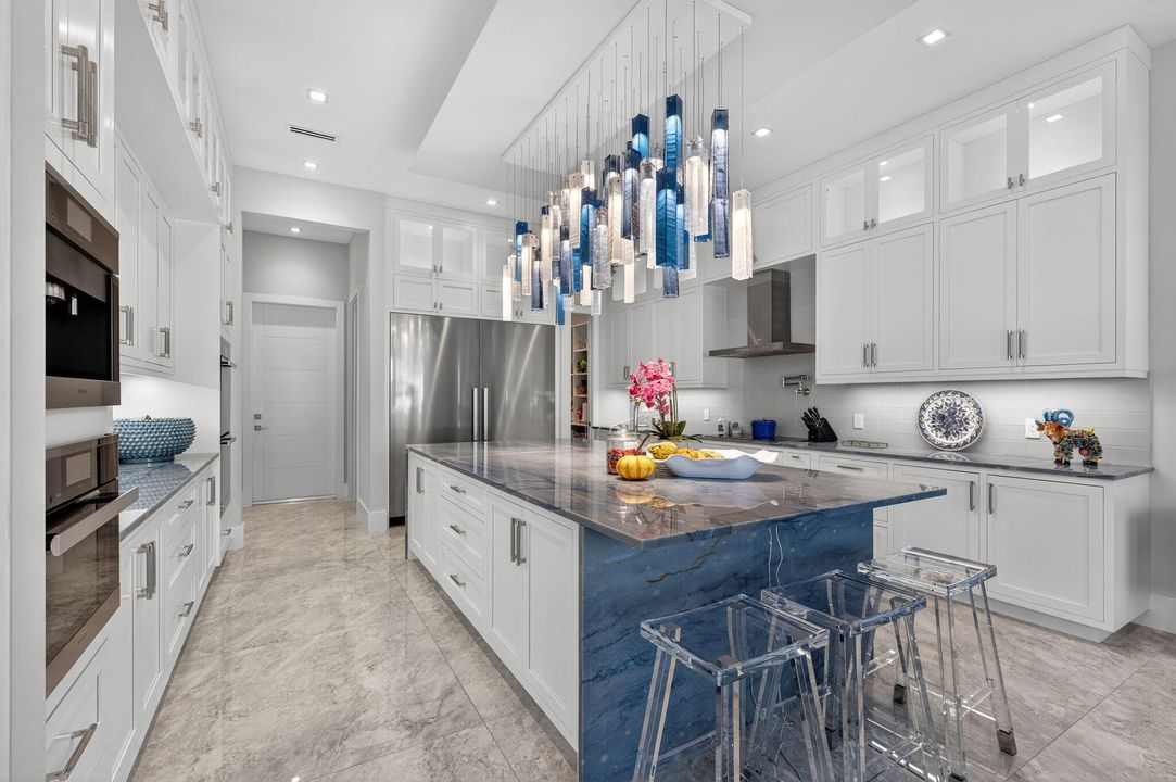 En Venta: $5,395,000 (5 camas, 5 baños, 5012 Pies cuadrados)