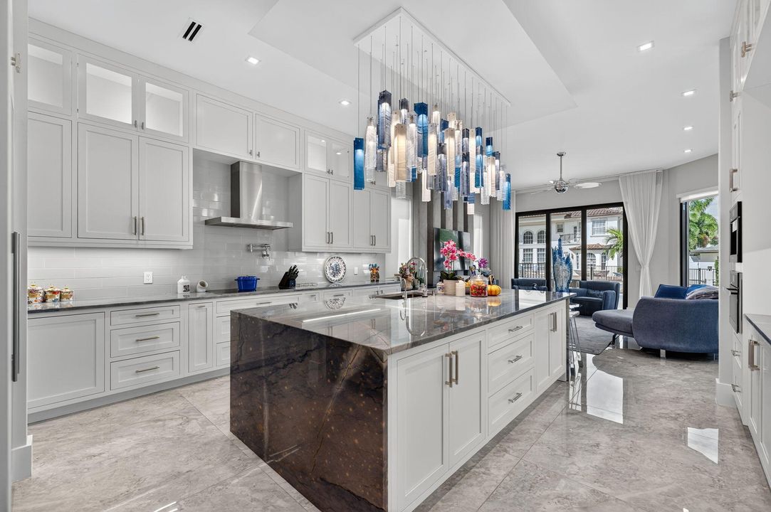 En Venta: $5,395,000 (5 camas, 5 baños, 5012 Pies cuadrados)