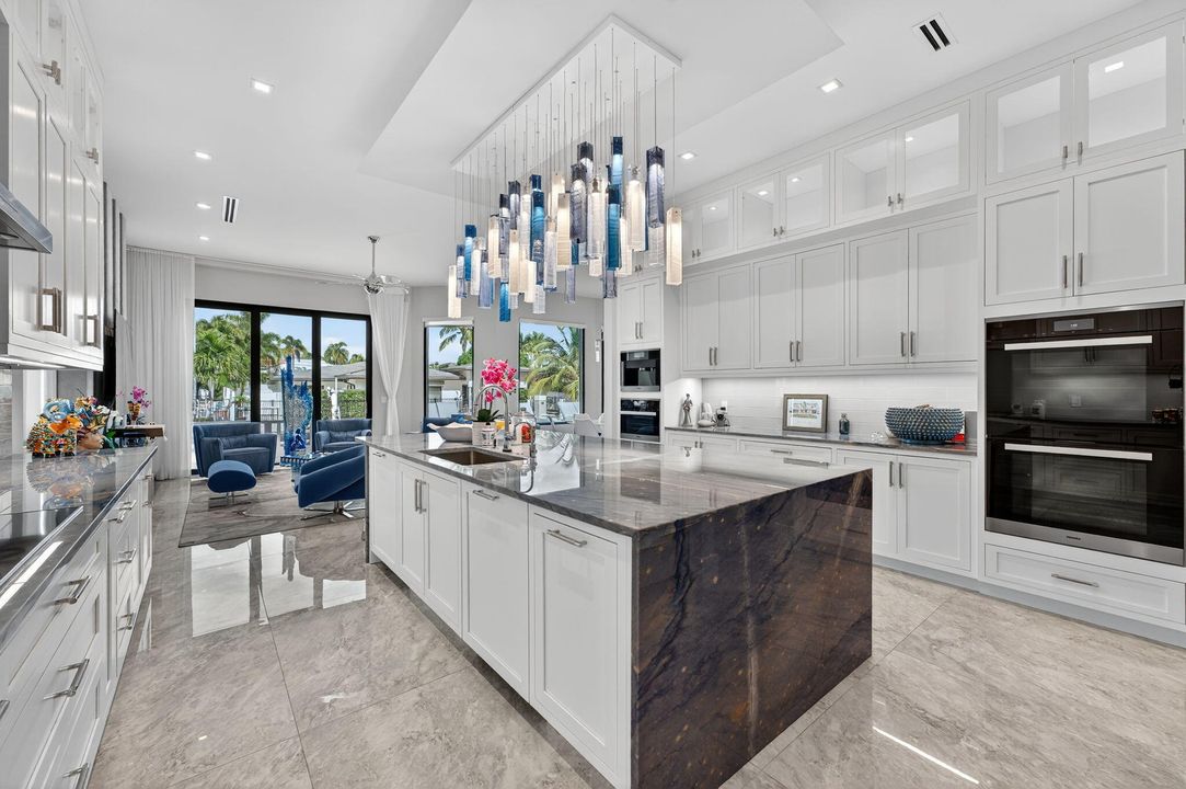 En Venta: $5,395,000 (5 camas, 5 baños, 5012 Pies cuadrados)