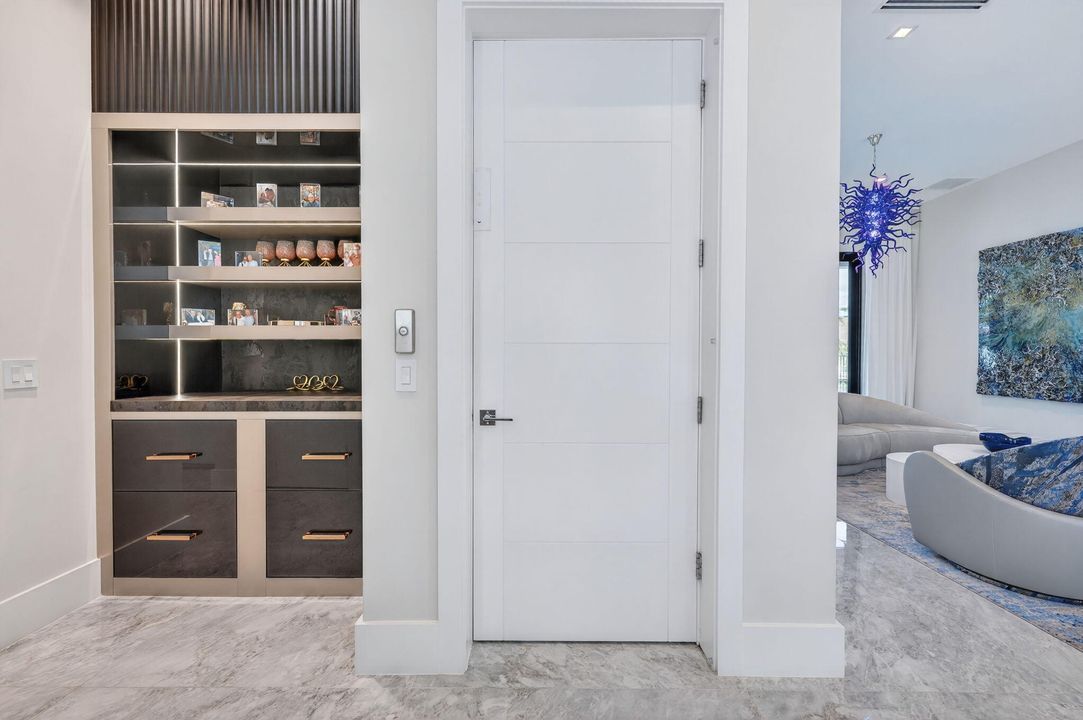 En Venta: $5,395,000 (5 camas, 5 baños, 5012 Pies cuadrados)