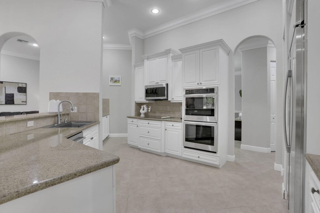 Activo con contrato: $950,000 (4 camas, 3 baños, 2846 Pies cuadrados)