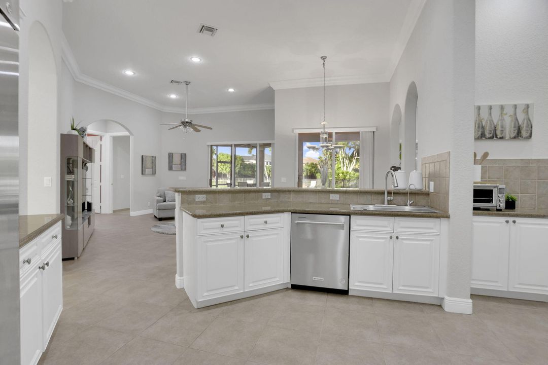 Activo con contrato: $950,000 (4 camas, 3 baños, 2846 Pies cuadrados)