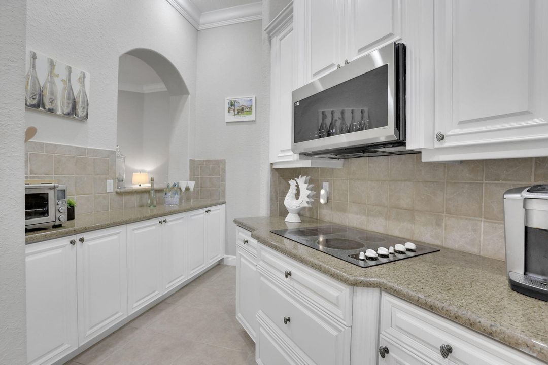 Activo con contrato: $950,000 (4 camas, 3 baños, 2846 Pies cuadrados)