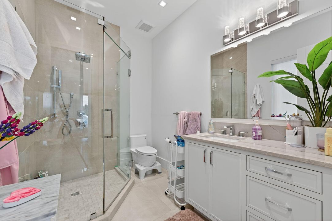 En Venta: $5,395,000 (5 camas, 5 baños, 5012 Pies cuadrados)