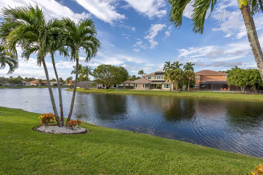 Activo con contrato: $950,000 (4 camas, 3 baños, 2846 Pies cuadrados)