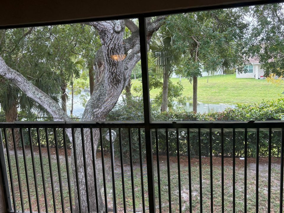 For Sale: $239,900 (2 beds, 2 baths, 1270 Square Feet)