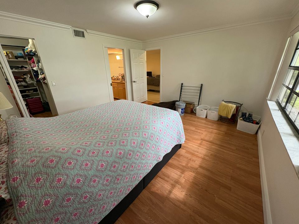 For Sale: $239,900 (2 beds, 2 baths, 1270 Square Feet)