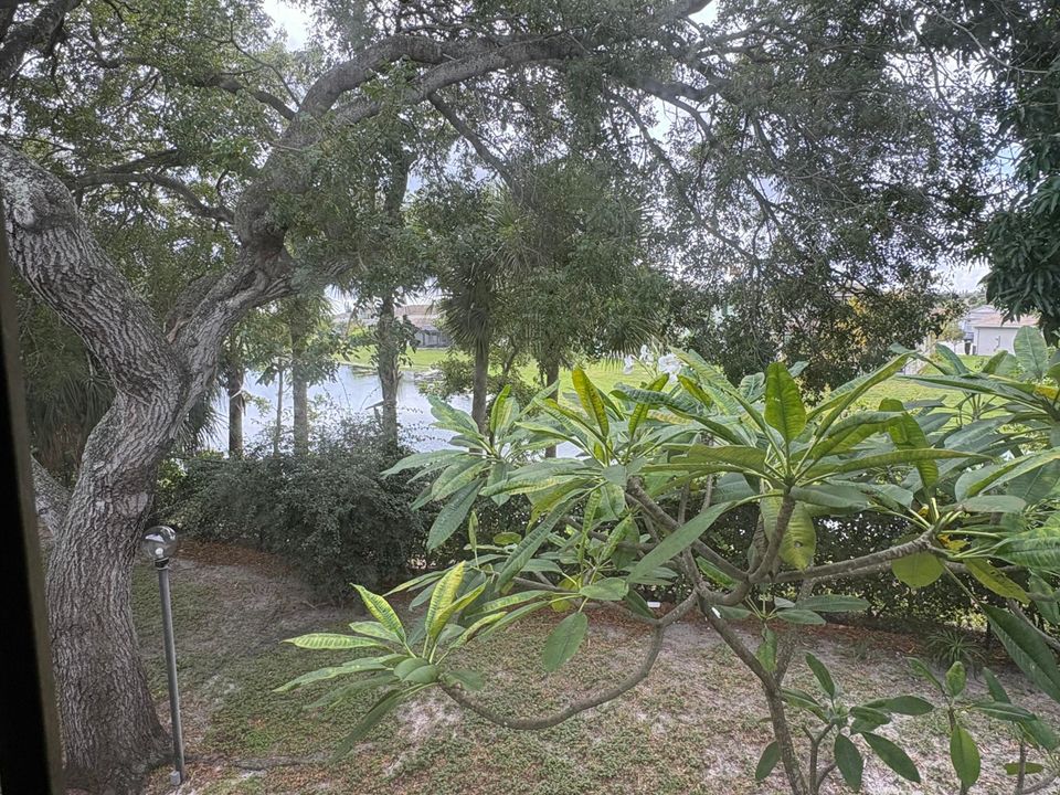 For Sale: $239,900 (2 beds, 2 baths, 1270 Square Feet)