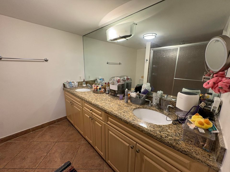 For Sale: $239,900 (2 beds, 2 baths, 1270 Square Feet)