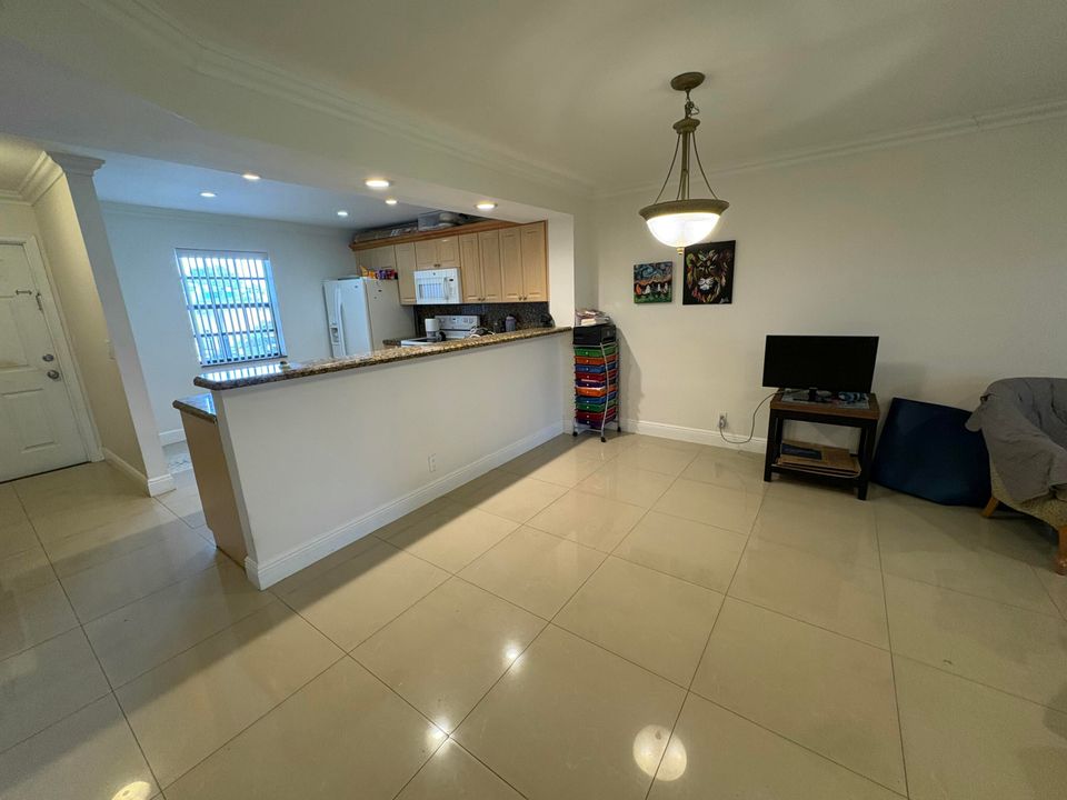 For Sale: $239,900 (2 beds, 2 baths, 1270 Square Feet)