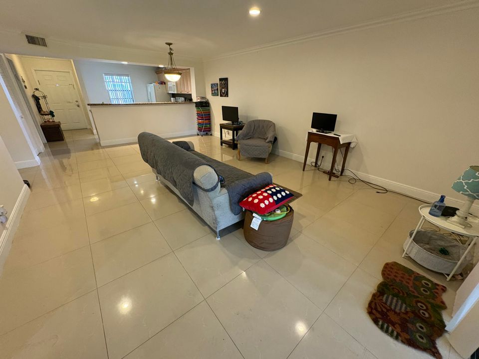 For Sale: $239,900 (2 beds, 2 baths, 1270 Square Feet)