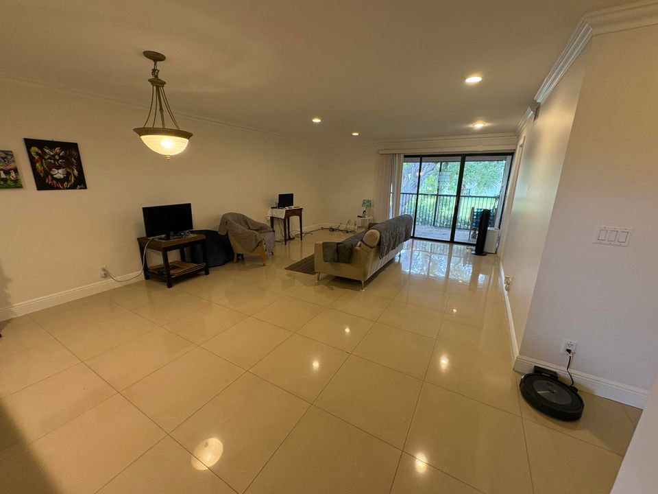 For Sale: $239,900 (2 beds, 2 baths, 1270 Square Feet)