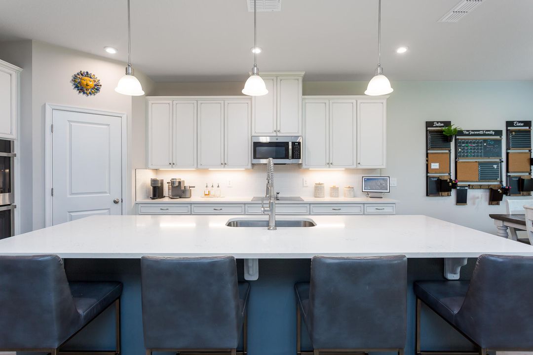 Active With Contract: $550,000 (5 beds, 4 baths, 2797 Square Feet)