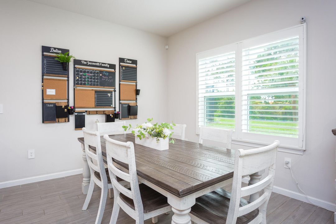 Active With Contract: $550,000 (5 beds, 4 baths, 2797 Square Feet)