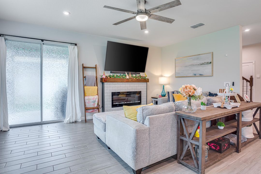 Active With Contract: $550,000 (5 beds, 4 baths, 2797 Square Feet)