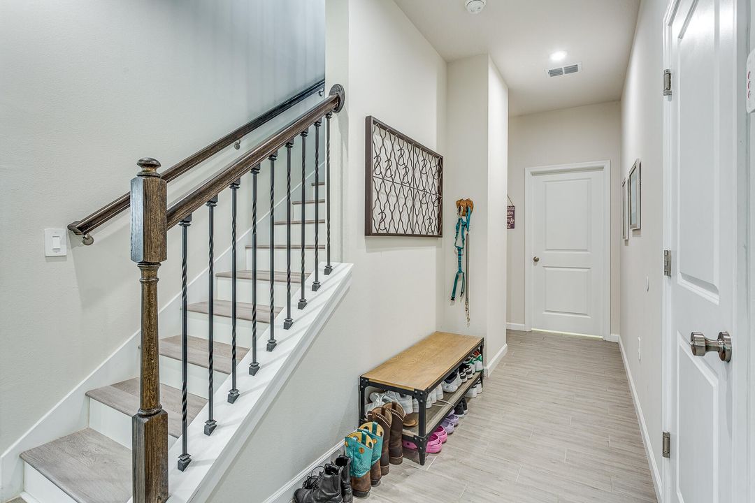 Active With Contract: $550,000 (5 beds, 4 baths, 2797 Square Feet)