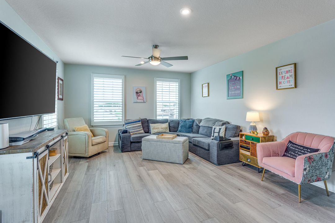 Active With Contract: $550,000 (5 beds, 4 baths, 2797 Square Feet)