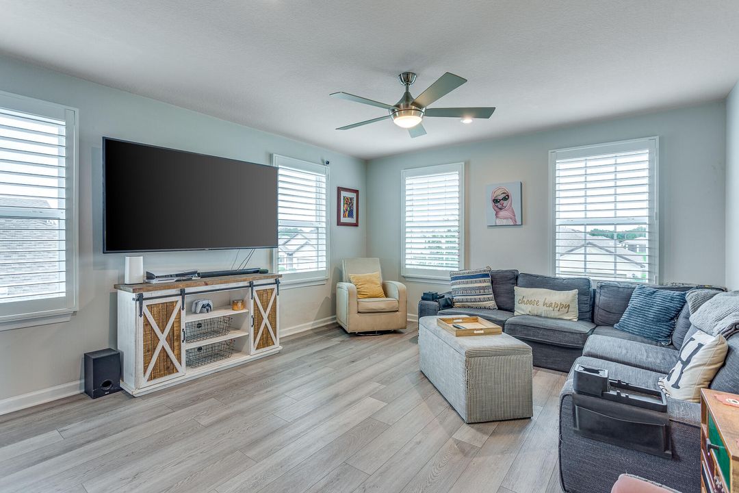 Active With Contract: $550,000 (5 beds, 4 baths, 2797 Square Feet)