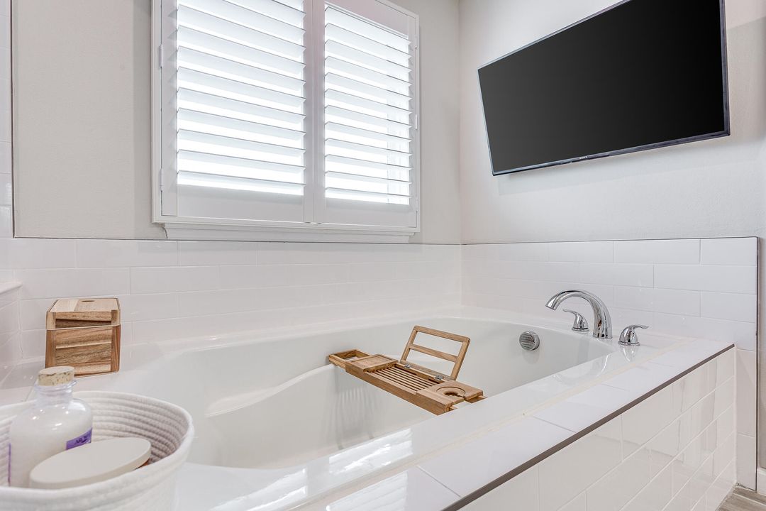 Active With Contract: $550,000 (5 beds, 4 baths, 2797 Square Feet)