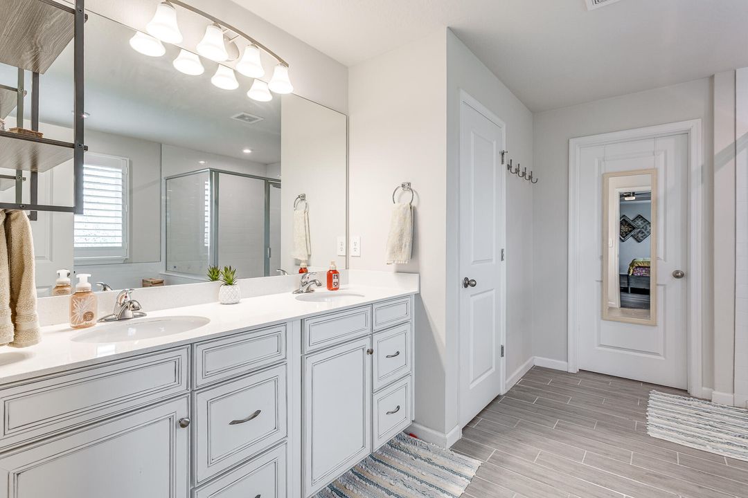 Active With Contract: $550,000 (5 beds, 4 baths, 2797 Square Feet)