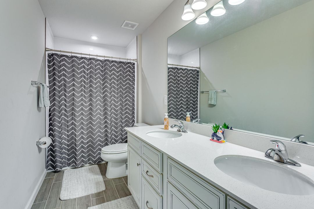 Active With Contract: $550,000 (5 beds, 4 baths, 2797 Square Feet)