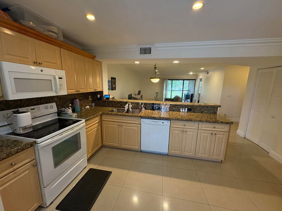 For Sale: $239,900 (2 beds, 2 baths, 1270 Square Feet)