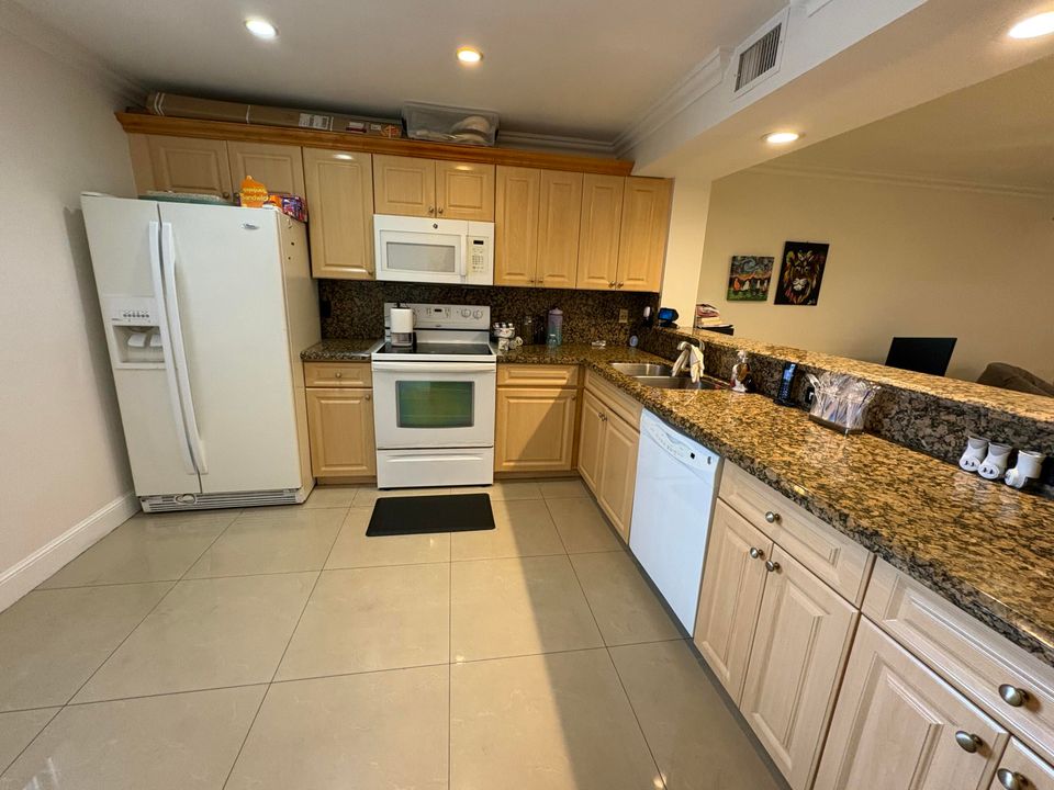 For Sale: $239,900 (2 beds, 2 baths, 1270 Square Feet)