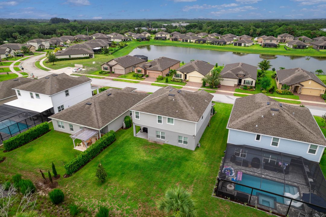 Active With Contract: $550,000 (5 beds, 4 baths, 2797 Square Feet)