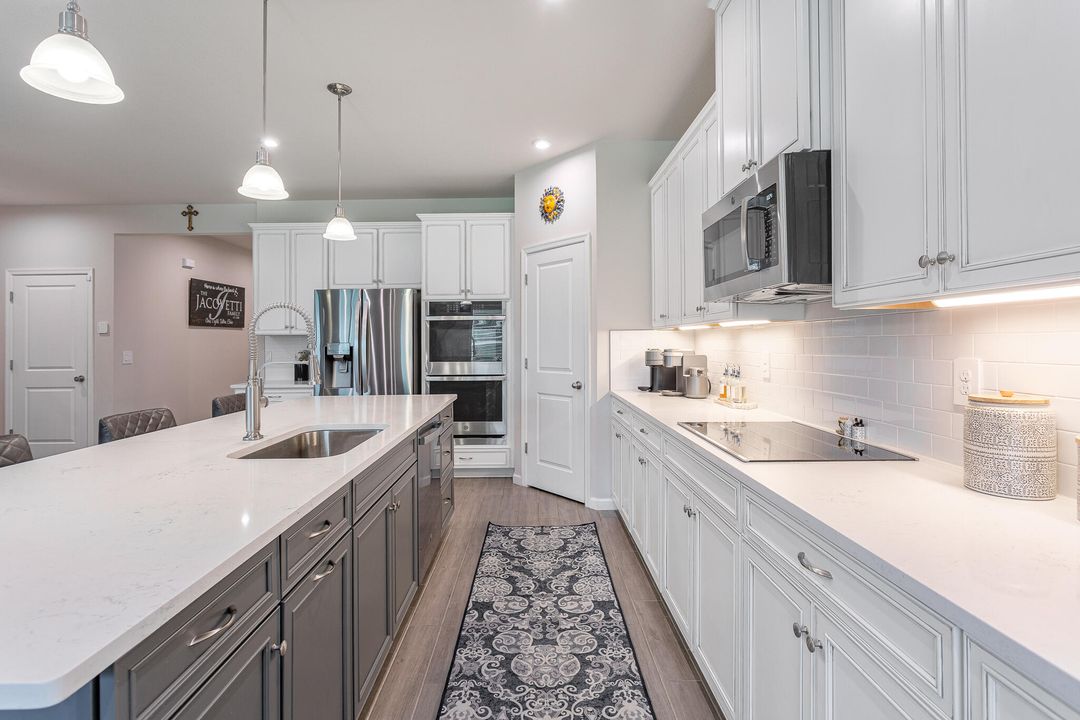 Active With Contract: $550,000 (5 beds, 4 baths, 2797 Square Feet)