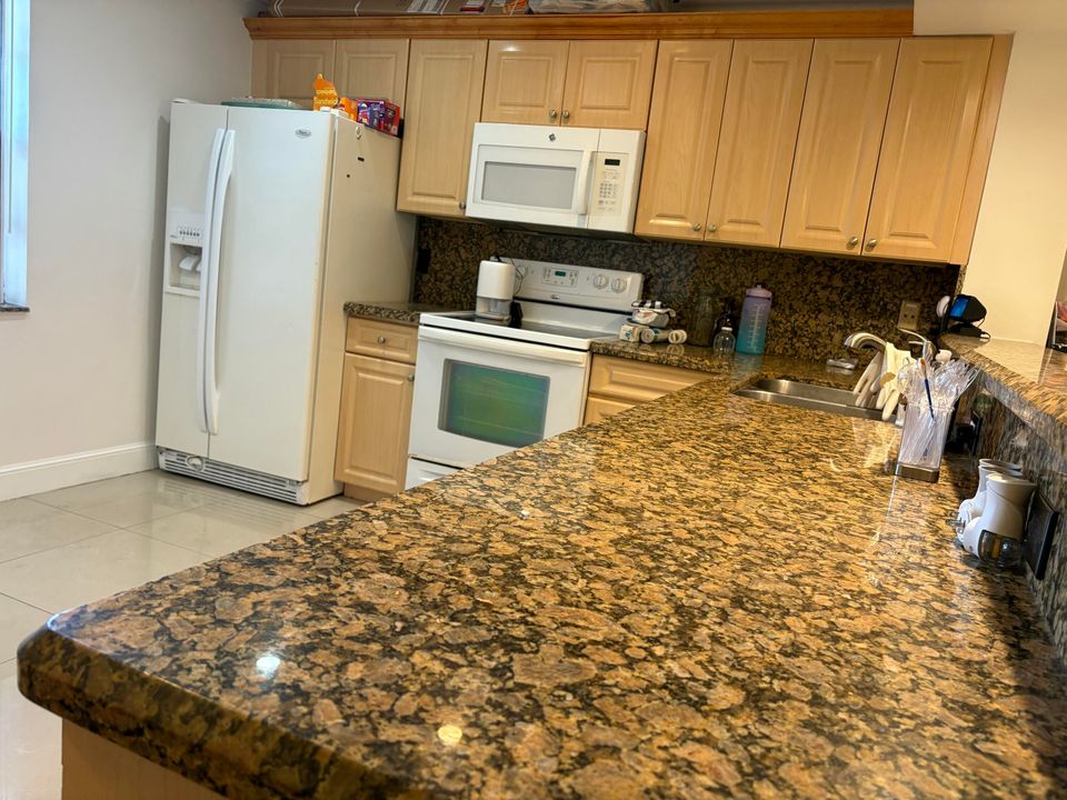 For Sale: $239,900 (2 beds, 2 baths, 1270 Square Feet)