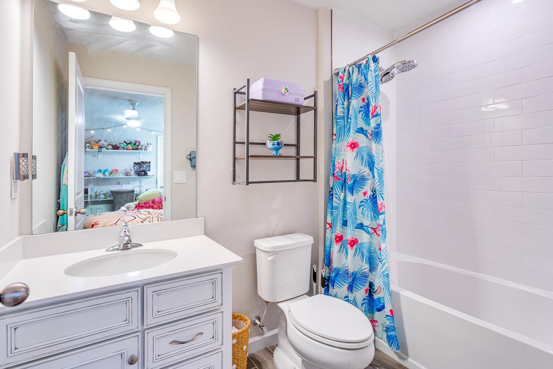 Active With Contract: $550,000 (5 beds, 4 baths, 2797 Square Feet)