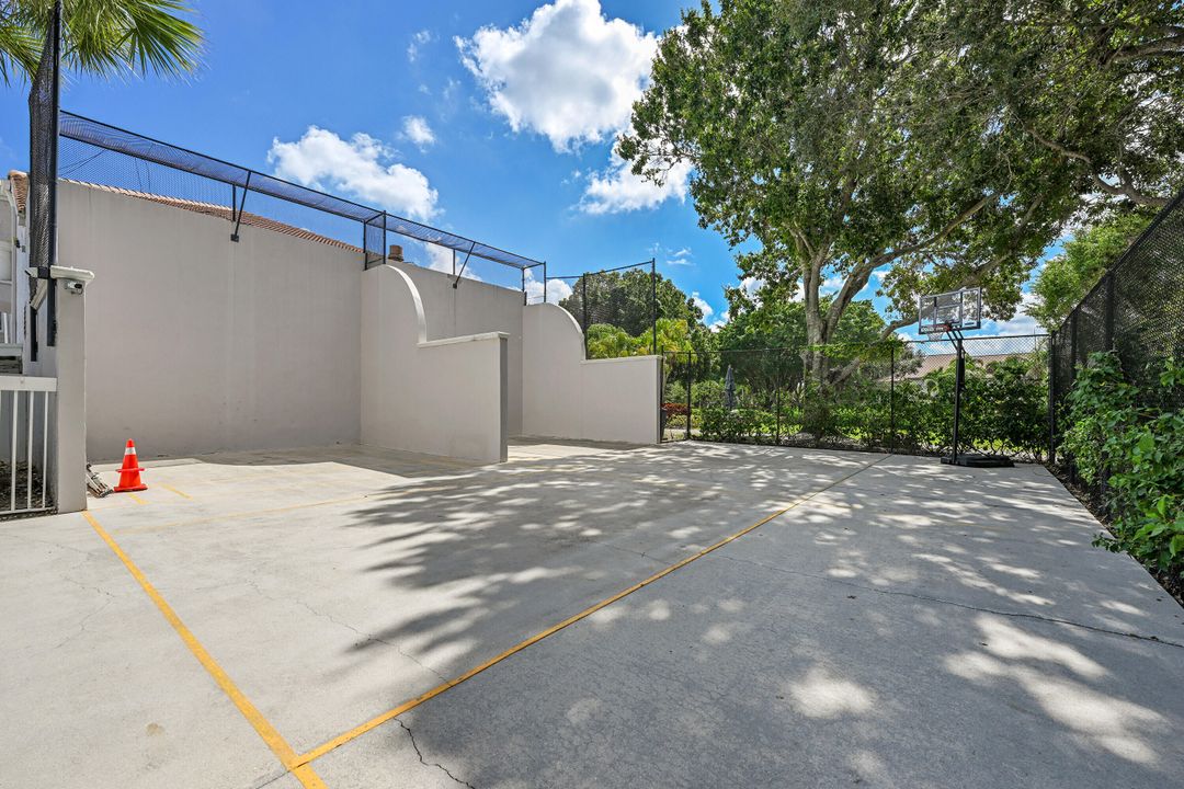 For Sale: $215,000 (3 beds, 2 baths, 1692 Square Feet)